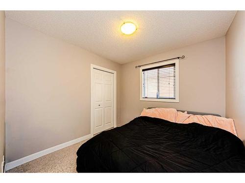 366 Saddlebrook Way Ne, Calgary, AB - Indoor Photo Showing Bedroom