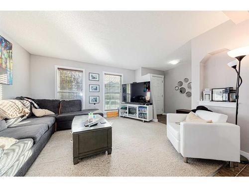 366 Saddlebrook Way Ne, Calgary, AB - Indoor Photo Showing Living Room