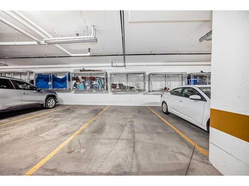 1310-10 Market Boulevard Se, Airdrie, AB - Indoor Photo Showing Garage