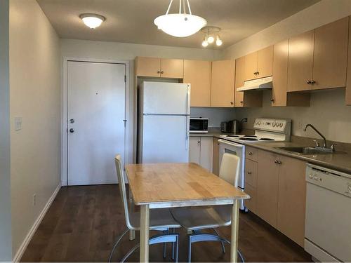 1348-2395 Eversyde Avenue Sw, Calgary, AB - Indoor Photo Showing Kitchen