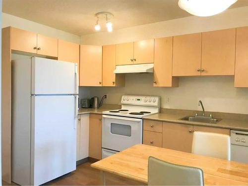 1348-2395 Eversyde Avenue Sw, Calgary, AB - Indoor Photo Showing Kitchen