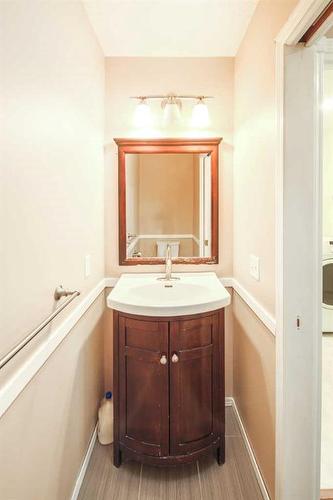 8 Arbour Ridge Place Nw, Calgary, AB - Indoor Photo Showing Bathroom