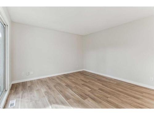 82-251 90 Avenue Se, Calgary, AB - Indoor Photo Showing Other Room