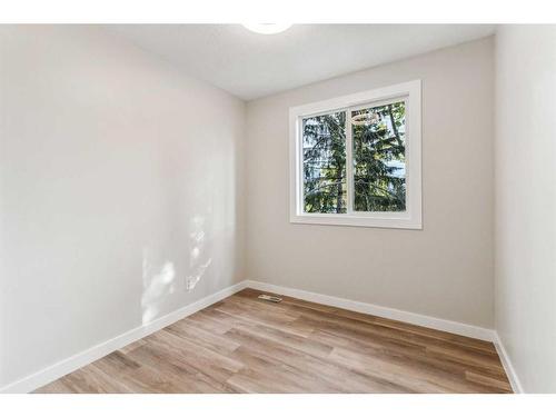 82-251 90 Avenue Se, Calgary, AB - Indoor Photo Showing Other Room