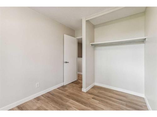 82-251 90 Avenue Se, Calgary, AB - Indoor Photo Showing Other Room