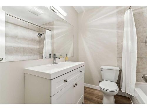 82-251 90 Avenue Se, Calgary, AB - Indoor Photo Showing Bathroom