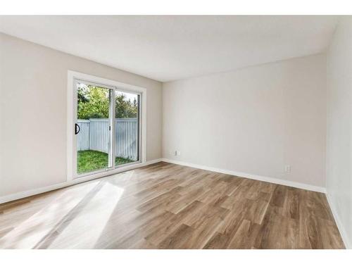 82-251 90 Avenue Se, Calgary, AB - Indoor Photo Showing Other Room