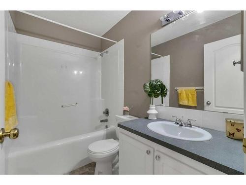 311-1715 35 Street Se, Calgary, AB - Indoor Photo Showing Bathroom