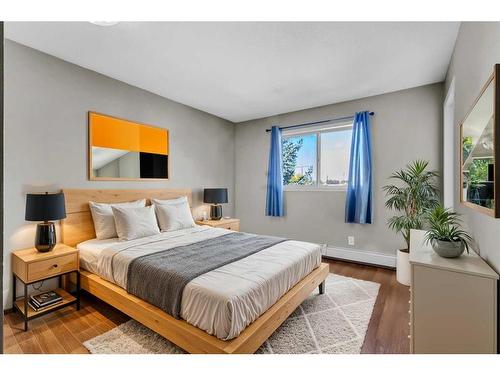 311-1715 35 Street Se, Calgary, AB - Indoor Photo Showing Bedroom