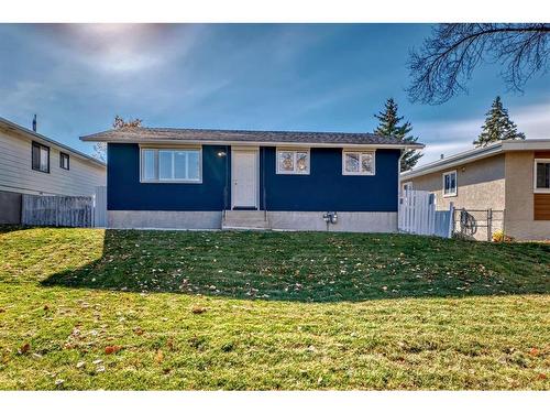 3222 32A Avenue Se, Calgary, AB - Outdoor