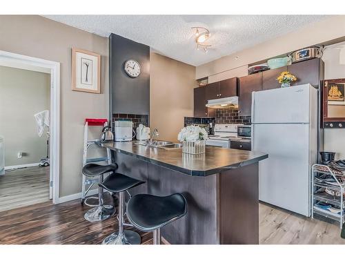 4306-73 Erin Woods Court Se, Calgary, AB - Indoor Photo Showing Kitchen