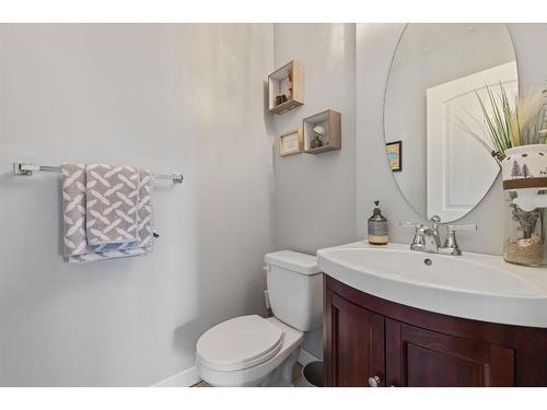 692 Luxstone Landing Sw, Airdrie, AB - Indoor Photo Showing Bathroom