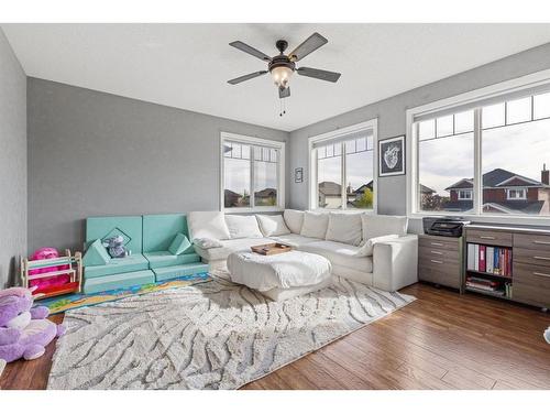 692 Luxstone Landing Sw, Airdrie, AB - Indoor Photo Showing Living Room