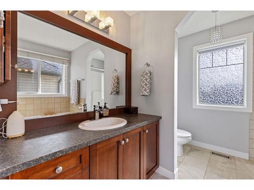 692 Luxstone Landing Sw, Airdrie, AB - Indoor Photo Showing Bathroom