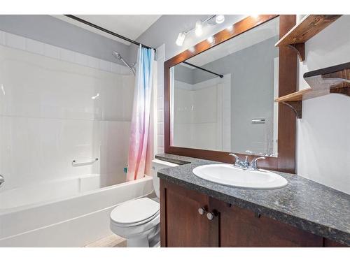 692 Luxstone Landing Sw, Airdrie, AB - Indoor Photo Showing Bathroom