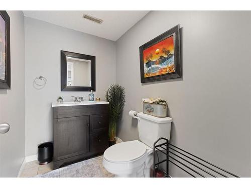 692 Luxstone Landing Sw, Airdrie, AB - Indoor Photo Showing Bathroom