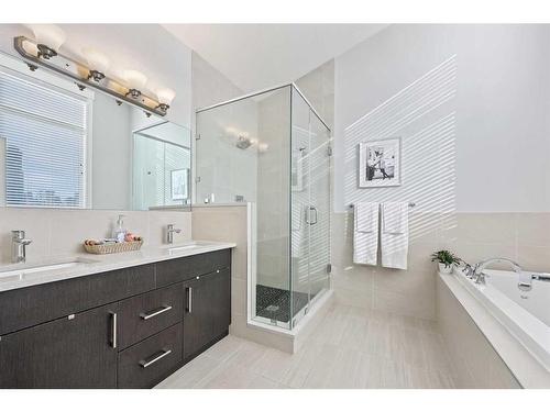 1602 12 Avenue Sw, Calgary, AB - Indoor Photo Showing Bathroom