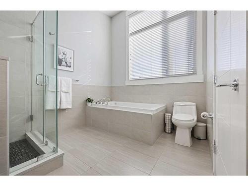 1602 12 Avenue Sw, Calgary, AB - Indoor Photo Showing Bathroom