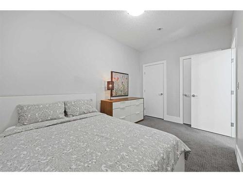 1602 12 Avenue Sw, Calgary, AB - Indoor Photo Showing Bedroom