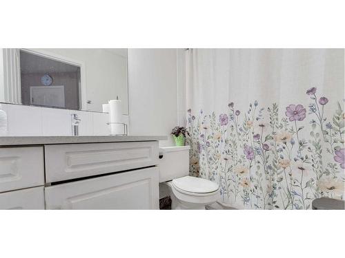 110 Taravista Drive Ne, Calgary, AB - Indoor Photo Showing Bathroom