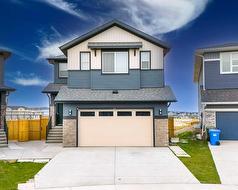 907 Corner Meadows Way NE Calgary, AB T3N 2C2