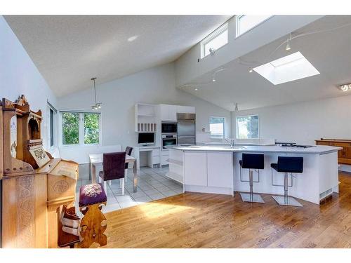 7063 Silverview Drive Nw, Calgary, AB - Indoor Photo Showing Kitchen