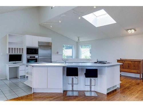 7063 Silverview Drive Nw, Calgary, AB - Indoor Photo Showing Kitchen