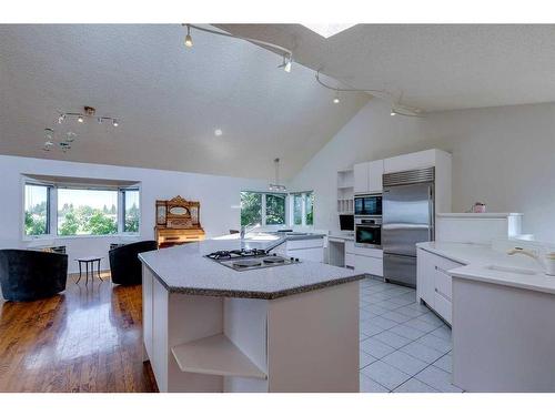 7063 Silverview Drive Nw, Calgary, AB - Indoor Photo Showing Kitchen