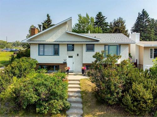 7063 Silverview Drive Nw, Calgary, AB - Outdoor