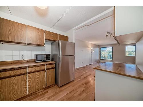 718-5204 Dalton Drive Nw, Calgary, AB - Indoor Photo Showing Kitchen