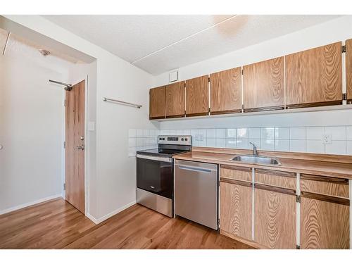 718-5204 Dalton Drive Nw, Calgary, AB - Indoor Photo Showing Kitchen