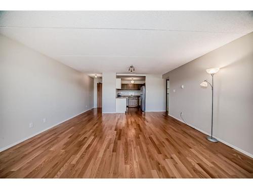 718-5204 Dalton Drive Nw, Calgary, AB - Indoor