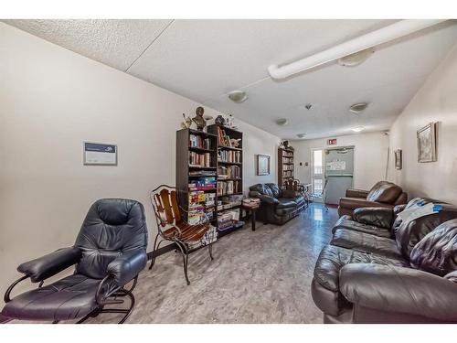 718-5204 Dalton Drive Nw, Calgary, AB - Indoor