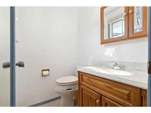 8704 6 Street Se, Calgary, AB - Indoor Photo Showing Bathroom