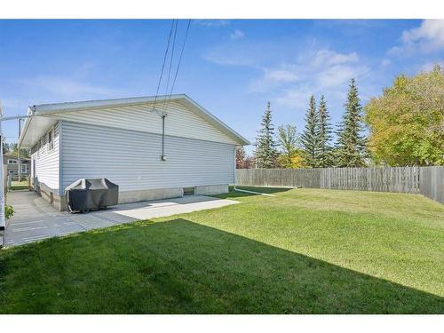 8704 6 Street Se, Calgary, AB - Outdoor