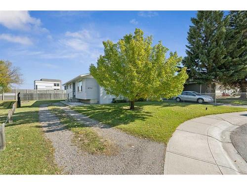 8704 6 Street Se, Calgary, AB - Outdoor