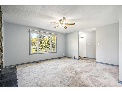 8704 6 Street Se, Calgary, AB - Indoor Photo Showing Other Room