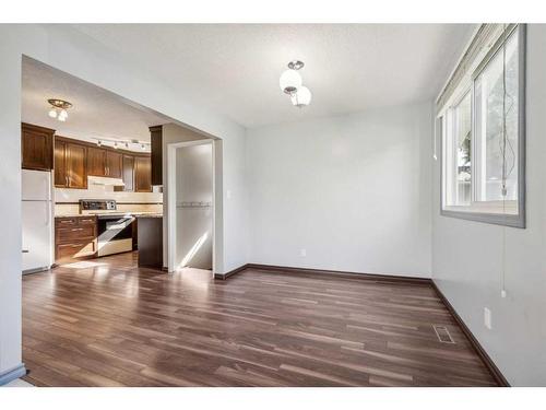 8704 6 Street Se, Calgary, AB - Indoor