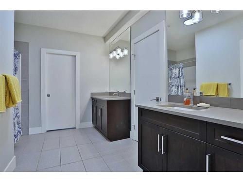 13 Damkar Drive, Rural Rocky View County, AB - Indoor Photo Showing Bathroom