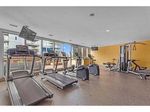 1004-550 Riverfront Avenue Se, Calgary, AB - Indoor Photo Showing Gym Room