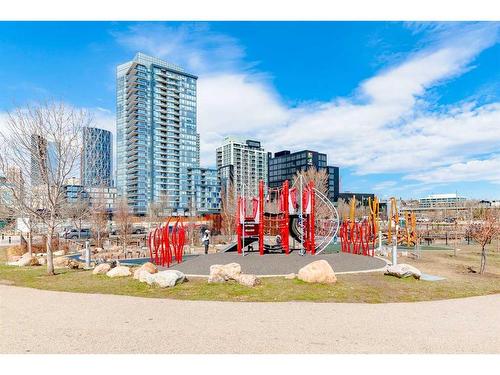 1004-550 Riverfront Avenue Se, Calgary, AB - Outdoor