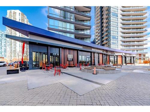 1004-550 Riverfront Avenue Se, Calgary, AB - Outdoor