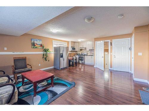 6248 Taralea Park Ne, Calgary, AB - Indoor Photo Showing Living Room