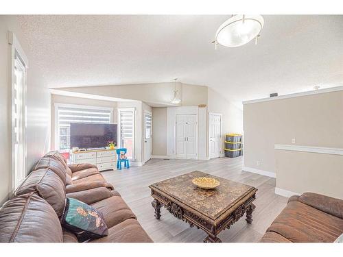 6248 Taralea Park Ne, Calgary, AB - Indoor Photo Showing Living Room