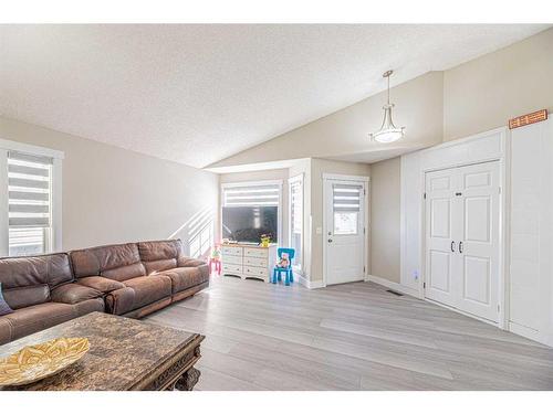 6248 Taralea Park Ne, Calgary, AB - Indoor Photo Showing Living Room