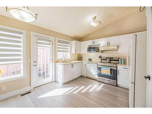 6248 Taralea Park Ne, Calgary, AB - Indoor Photo Showing Kitchen