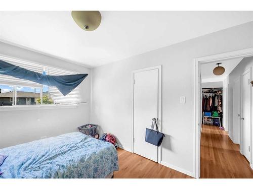 924 15 Avenue Ne, Calgary, AB - Indoor Photo Showing Bedroom