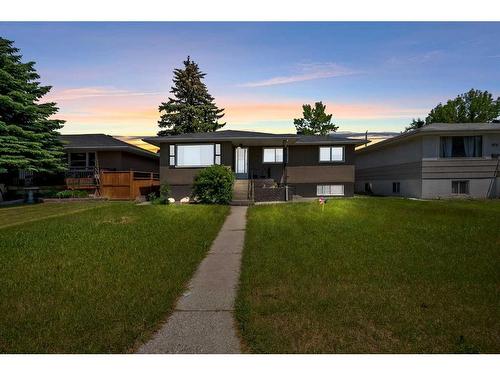 924 15 Avenue Ne, Calgary, AB - Outdoor