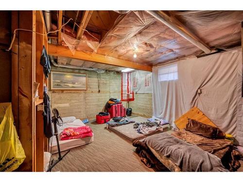 924 15 Avenue Ne, Calgary, AB - Indoor Photo Showing Basement