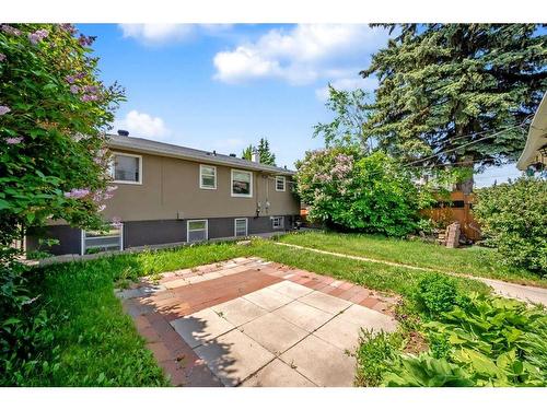 924 15 Avenue Ne, Calgary, AB - Outdoor